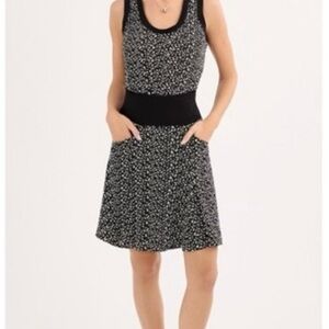 Cabi Spring 2025 REVERSIBLE Skirt & matching Black and White Tank